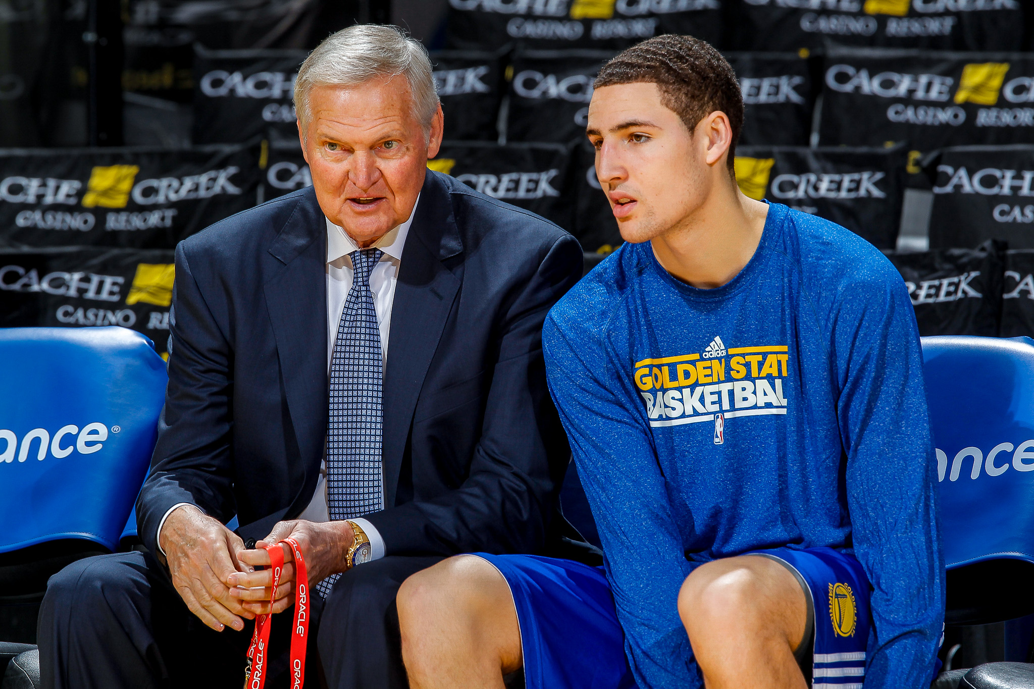 却在UI引 却在UI引